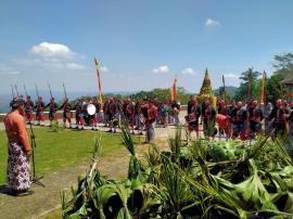 BERSIH DUSUN PADUKUHAN BATUR KIRAB ARAK GUNUNGAN